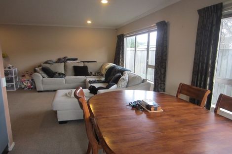 Photo of property in 12a Cambridge Street, Tawa, Wellington, 5028