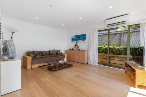 Photo of property in 1/28 Wiltshire Place, Somerville, Auckland, 2014