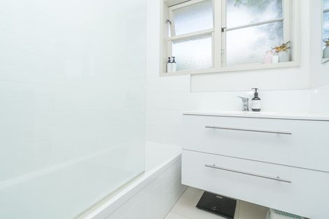 Photo of property in 30 Holland Road, Fairfield, Hamilton, 3214