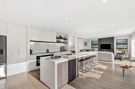 Photo of property in 33 Kirimoko Crescent, Wanaka, 9305