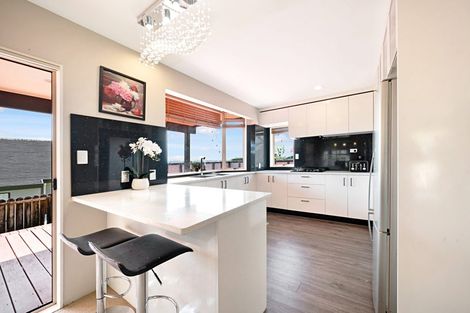 Photo of property in 10 San Fernando Way, Henderson, Auckland, 0612