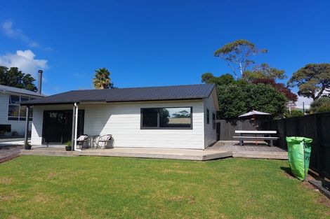 Photo of property in 5 Alwyn Avenue, Te Atatu South, Auckland, 0610