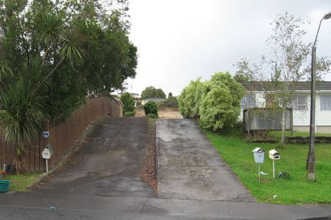 Photo of property in 35 Helleur Road, Massey, Auckland, 0614