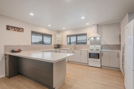 Photo of property in 77 Rhodes Drive, Kelvin Grove, Palmerston North, 4414