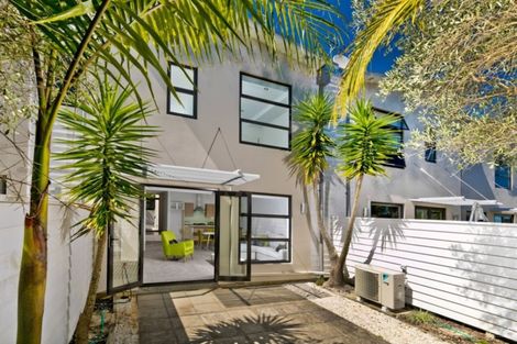 Photo of property in 3/40 Scarlet Oak Drive, Schnapper Rock, Auckland, 0632