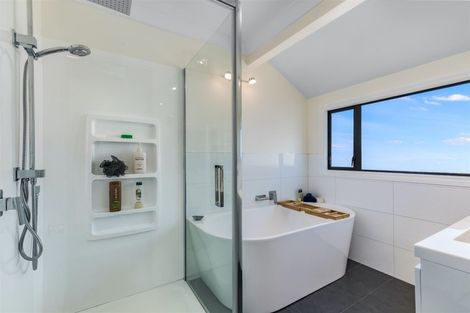 Photo of property in 2 Seascape View, Paremata, Porirua, 5024