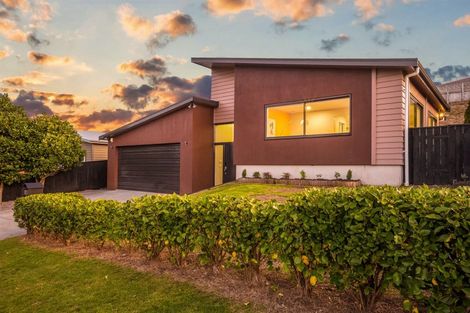 Photo of property in 32 Tongariro Drive, Aotea, Porirua, 5024