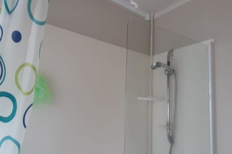 Photo of property in 28 Miriam Corban Heights, Henderson, Auckland, 0612