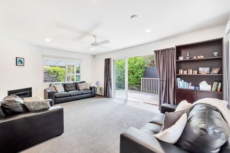 Photo of property in 2/30 Carlisle Road, Browns Bay, Auckland, 0630