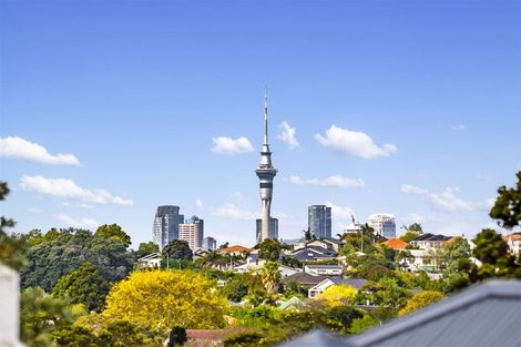 Photo of property in 42 Blockhouse Bay Road, Avondale, Auckland, 1026