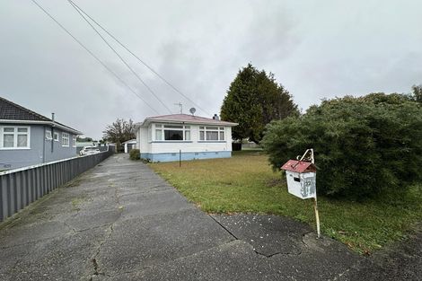 Photo of property in 72 Queenwood Road, Levin, 5510