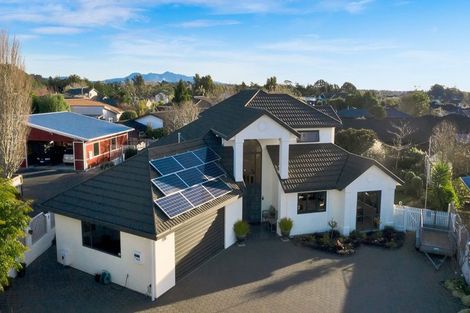 Photo of property in 12 Taylor Place, Merrilands, New Plymouth, 4312