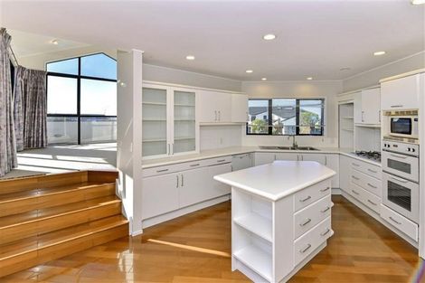 Photo of property in 20 Gillard Place, Eastern Beach, Auckland, 2012