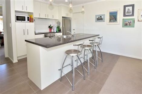 Photo of property in 19 Seamount Drive, Red Beach, 0932