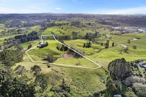 Photo of property in 107 Cemetery Road, Wainui, 0992