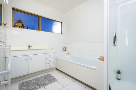 Photo of property in 2/31 Amante Crescent, Mairangi Bay, Auckland, 0630