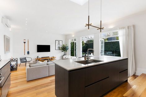 Photo of property in 44 Princes Street, Northcote Point, Auckland, 0627