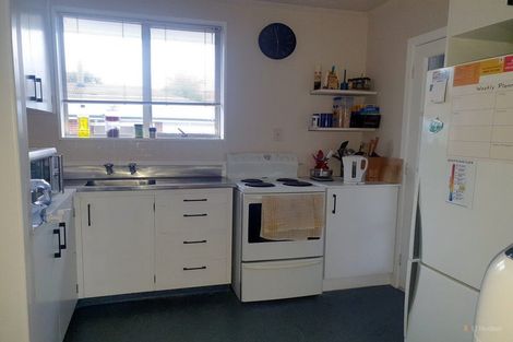 Photo of property in 2/90 Avenue Road, West End, Timaru, 7910