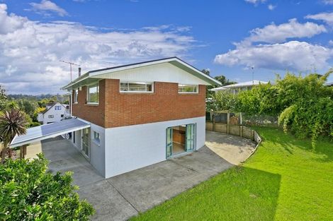 Photo of property in 121 Beach Haven Road, Beach Haven, Auckland, 0626