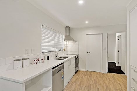 Photo of property in 2/2 Oreil Avenue, West Harbour, Auckland, 0618