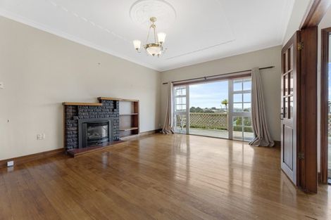 Photo of property in 88 Mangorei Road, Strandon, New Plymouth, 4312