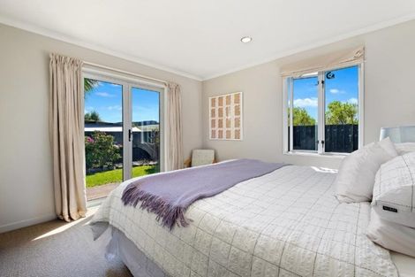 Photo of property in 1 Koru Way, Wanaka, 9305