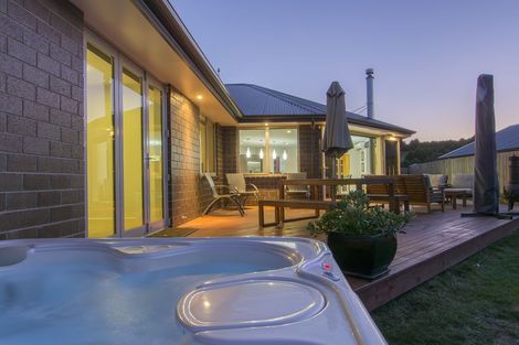 Photo of property in 146 Oteki Park Drive, Welcome Bay, Tauranga, 3112