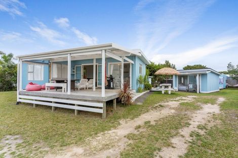 Photo of property in 132 Achilles Avenue, Whangamata, 3620