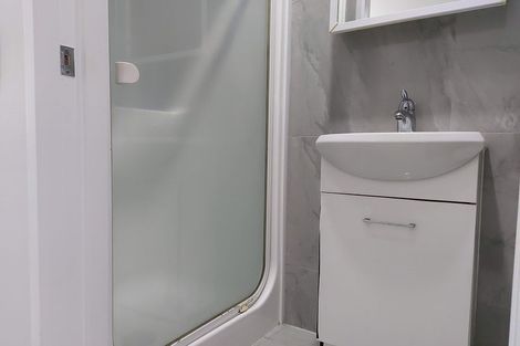 Photo of property in 17 Burgundy Park Avenue, Henderson, Auckland, 0612