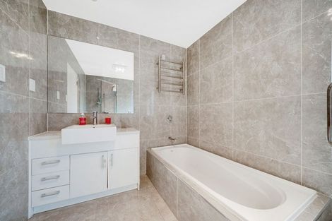 Photo of property in 1 Jammen Drive, Massey, Auckland, 0614