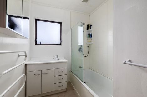 Photo of property in 2/6 Orton Street, Glenfield, Auckland, 0627