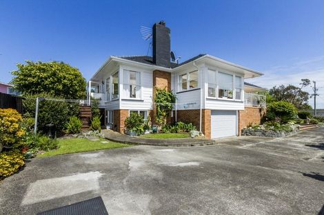 Photo of property in 72 Ocean View Road, Northcote, Auckland, 0627
