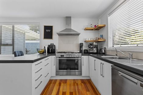 Photo of property in 14 Bromley Place, Westown, New Plymouth, 4310