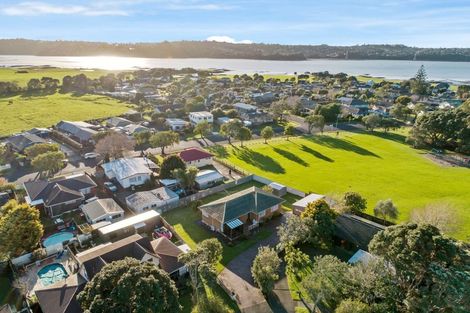 Photo of property in 8 Warden Place, Mangere Bridge, Auckland, 2022