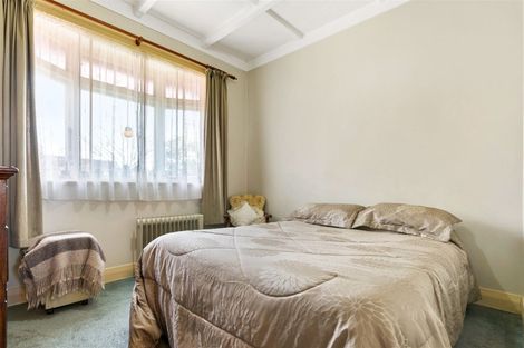 Photo of property in 11 Waikaukau Road, Glen Eden, Auckland, 0602