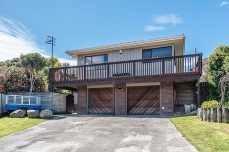 Photo of property in 16 Nugget Grove, Raumati Beach, Paraparaumu, 5032