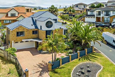 Photo of property in 2/6 Chieftain Rise, Goodwood Heights, Auckland, 2105