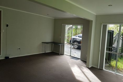 Photo of property in 23 Trias Road, Totara Vale, Auckland, 0629