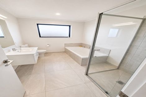 Photo of property in 8 Routeburn Lane, Karaka, Papakura, 2124