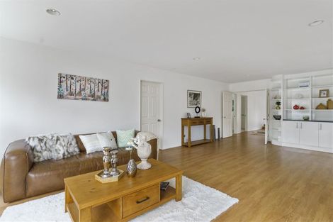 Photo of property in 14 Mccahill Views, Botany Downs, Auckland, 2010