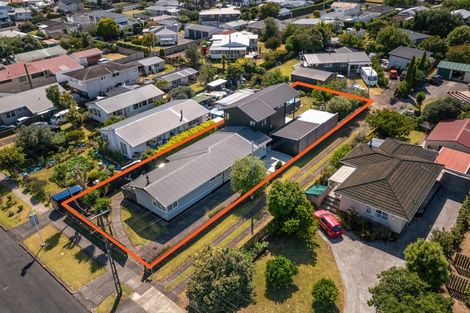 Photo of property in 18 House Avenue, Mangere Bridge, Auckland, 2022