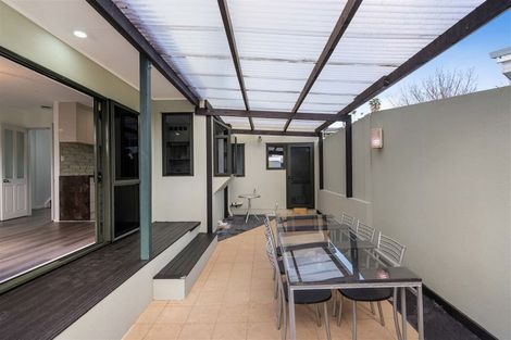 Photo of property in 1/11 Bronzewing Terrace, Unsworth Heights, Auckland, 0632