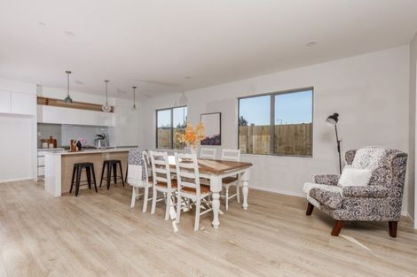 Photo of property in 8 Moemoea Avenue, Kumeu, 0810