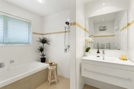 Photo of property in 30 Hawthorne Street, Strowan, Christchurch, 8052