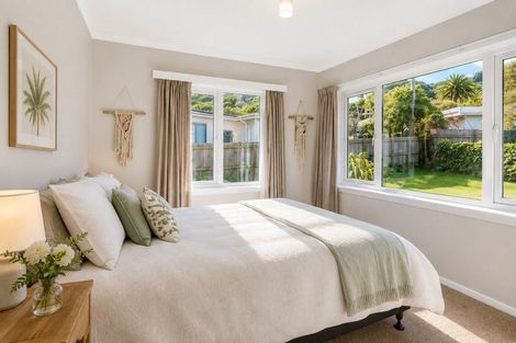 Photo of property in 66 Airlie Road, Plimmerton, Porirua, 5026