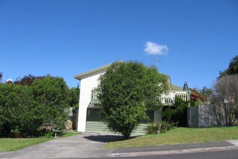 Photo of property in 26 Jumento Place, Unsworth Heights, Auckland, 0632