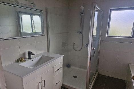 Photo of property in 2/27 Hutchinson Avenue, New Lynn, Auckland, 0600