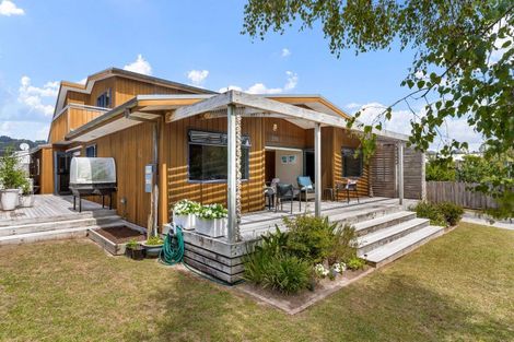 Photo of property in 210 Linton Crescent, Whangamata, 3620