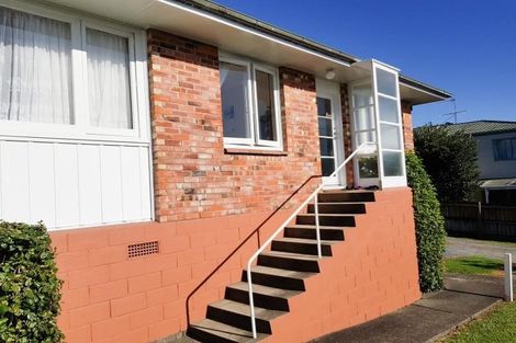 Photo of property in 3 Kilham Avenue, Northcote, Auckland, 0627