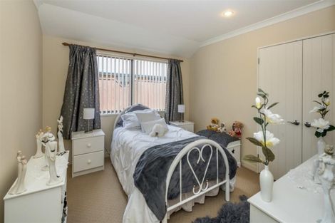 Photo of property in 6 Barry Curtis Place, Levin, 5510